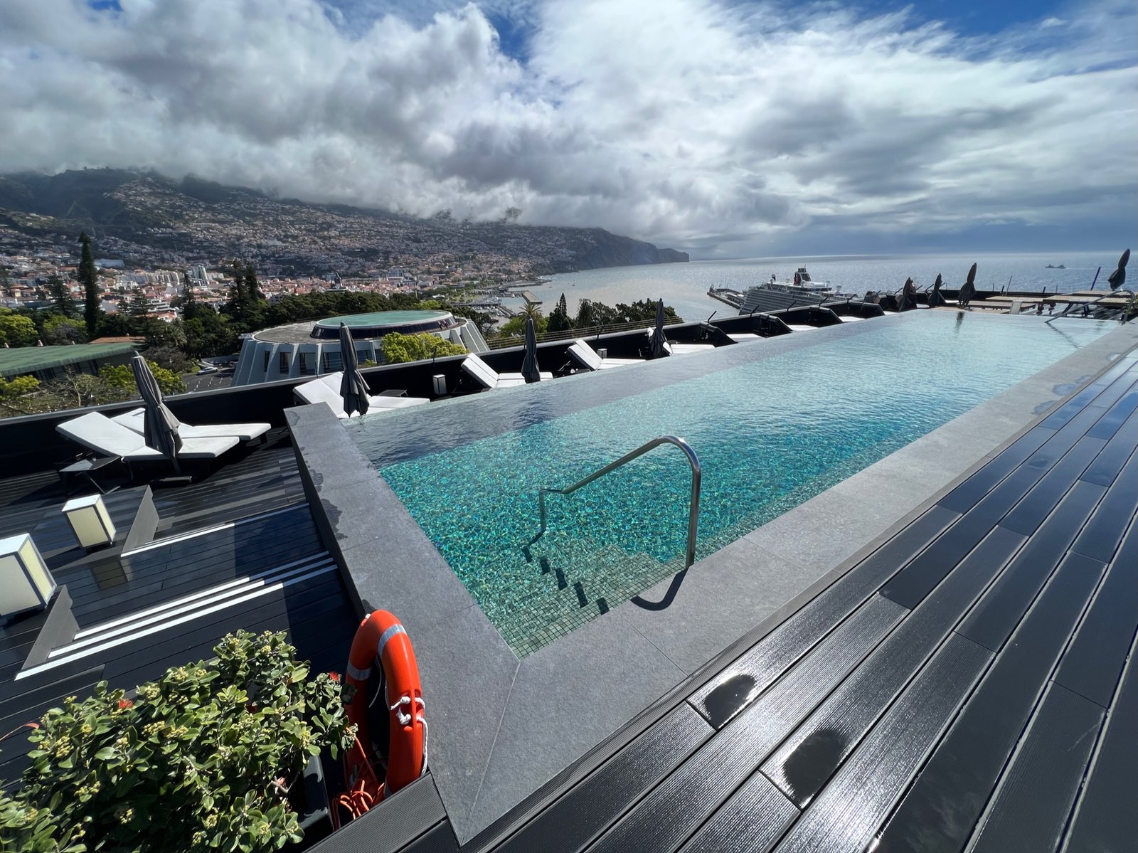 The rooftop pool in question! 